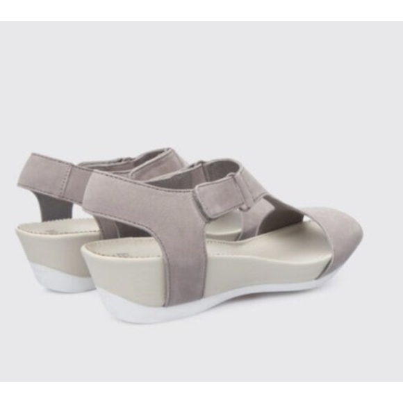 CAMPER •40/ 9• Nubuck Leather Micro Wedge T-Strap Sandals $160 Pastel Gray Grey - Picture 2 of 11
